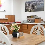 Anit Park מלון 3*